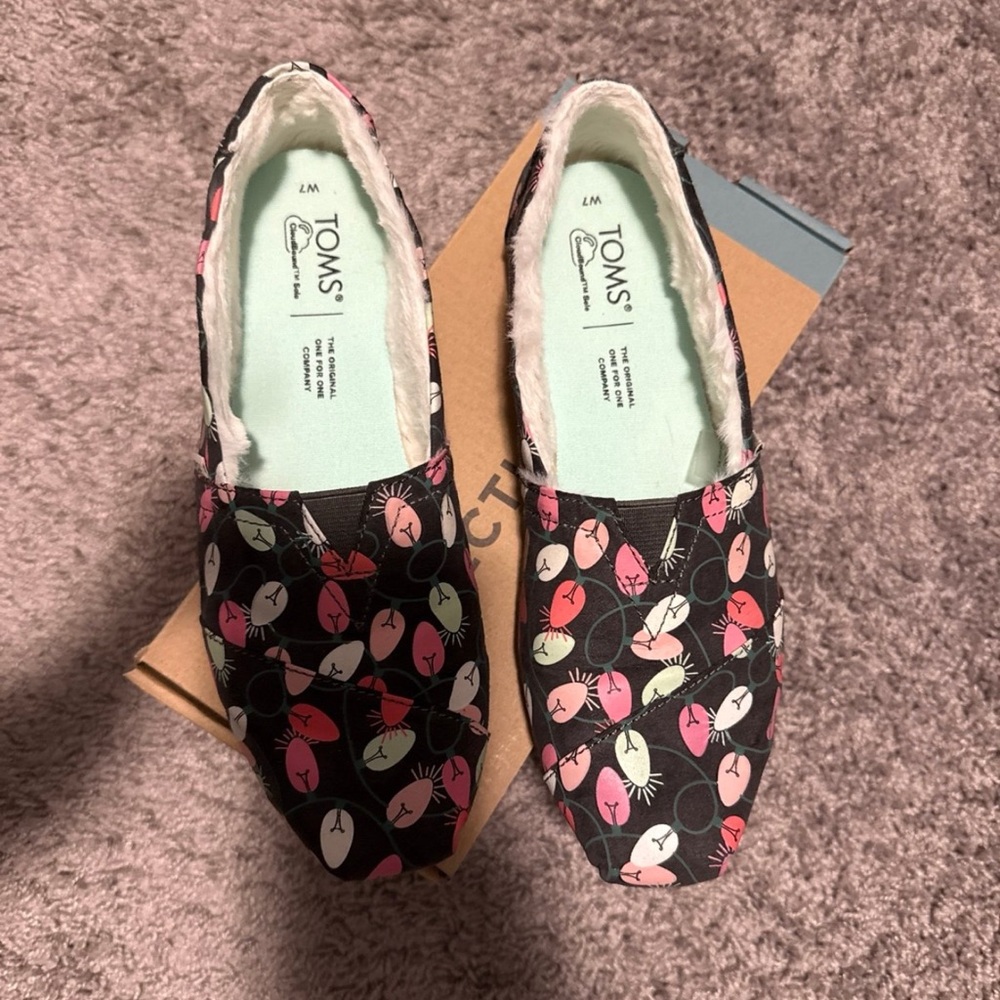 Toms Women's Black and Pink Patterned Flats